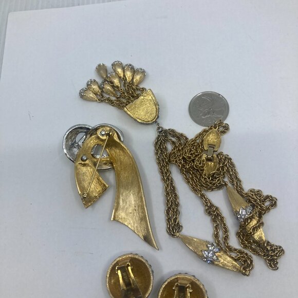 Vtg AVON de BELLEVILLE BOUCHER 5715 gold pave rhinestone tassel earrings brooch - Picture 5 of 7